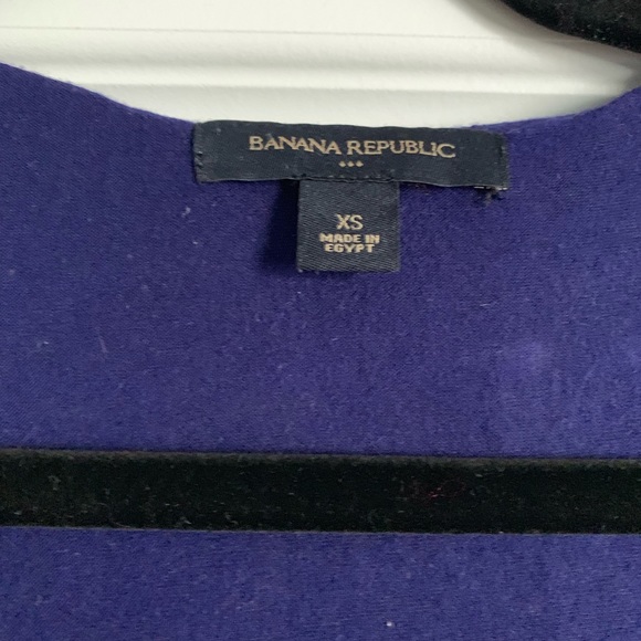 Banana republic ruffle neck sleeveless blouse - Picture 2 of 2